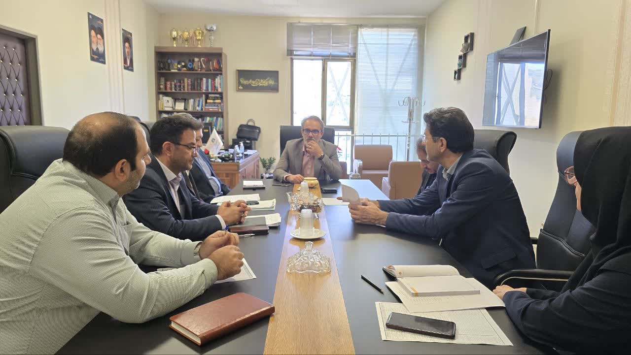 بررسی و تصمیم‌گیری درباره کمبود نیروهای شرکتی و پشتیبانی دانشگاه علوم پزشکی همدان
