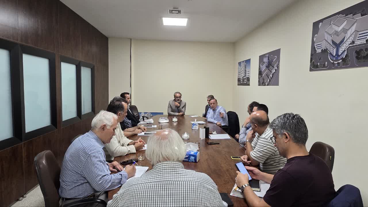 تأکید دکتر سید عابدین حسینی آهنگری، سرپرست معاونت توسعه مدیریت و منابع دانشگاه، بر تسریع در اجرای پروژه بیمارستان تخصصی سرطان